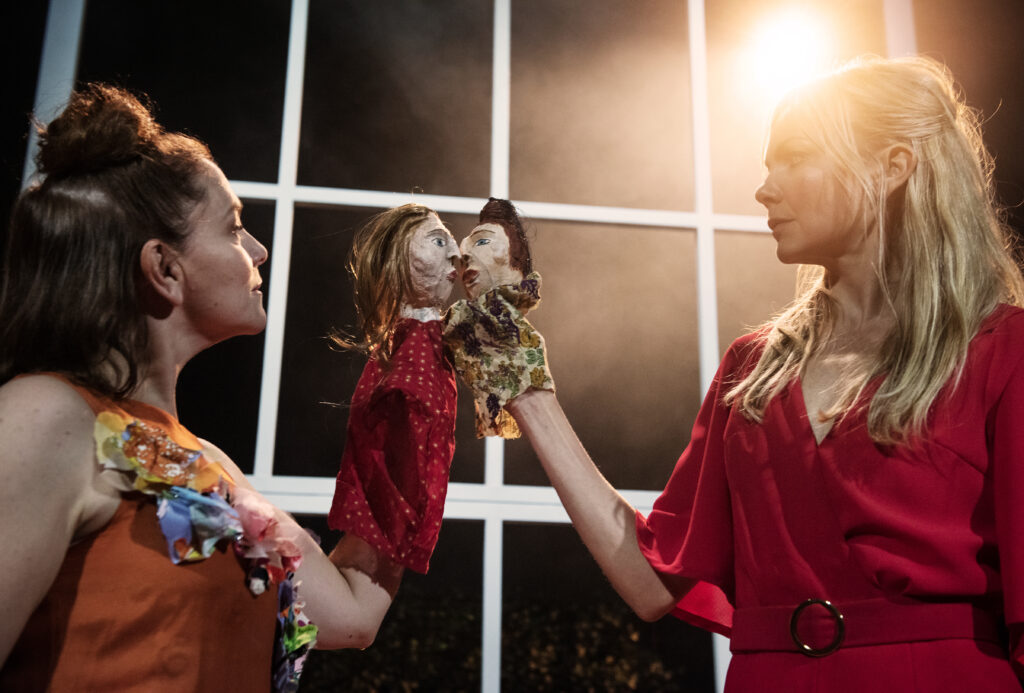 Livet Suger av Aaron Posner på Playhouse Teater